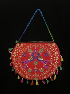 Sac à bandoulière indien brodé à la main pour femmes, sac à bandoulière latéral Rajasthani pour femmes, cadeau de retour pour invités de mariage - Product Image 2