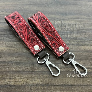 Nouveau 2025 Vente en gros Porte-clés en cuir de vachette personnalisé à motif floral, élégant, sculpté à la main et ciselé, avec dragonne en cuir et pince à clés mignonne - Product Image 1
