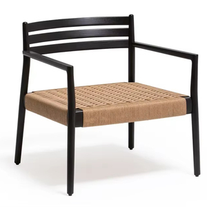 Chaise de salle à manger avec accoudoir en bois massif de haute qualité avec dossier de balcon pour hôtel café appartement salon conception de corde tissée - Product Image 1
