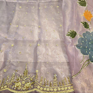 Costumes de fête indiens brodés à la main non cousus de créateur moderne pour femmes de style traditionnel en soie - Product Image 1