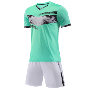 Camiseta de fútbol juvenil personalizable al por mayor, 100% de poliéster, uniforme de fútbol para hombre, ropa de fútbol personalizable con impresión de números y logotipos - Product Image 2