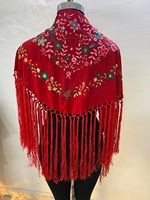 Écharpe de triangle en tissu crêpe de luxe sur mesure-Conception brodée avec bordure à franges en soie adaptée aux clients de la boutique, revendeur