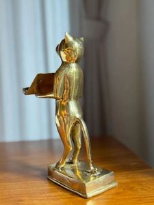 Estatua de gato de latón AK, tarjetero de latón en pieza de tendencia con acabado pulido para decoración de escritorio/Decoración de oficina - Product Image 6