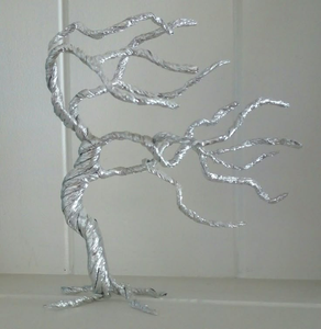 Arbre de décoration intérieure Diwali en aluminium fait main au design moderne et élégant, écologique, pour salon, chambre à coucher, bureau, fête, exposition - Product Image 1