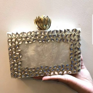 กระเป๋าคลัทช์เรซิ่นโบราณ ดีไซน์ทันสมัย ประดับมุก ดอกไม้ สายโซ่ ลูกปัด กันน้ำ คุณภาพพรีเมียม สำหรับผู้หญิง งานแต่งงาน - Product Image 3