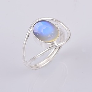 แหวนเงินแท้925ทำมือชุบโรเดียมและประทับตราสำหรับงานแต่งงานด้วยอัญมณีโอปอลสีธรรมชาติ - Product Image 2