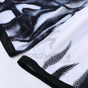 Ensemble d'uniformes de basketball personnalisés à manches courtes respirants avec design sublimé pour ligue estivale unisexe - Product Image 4