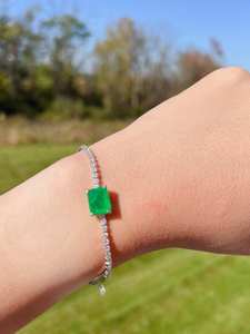 Floral Halo Emerald Bracelet Vibrant Vert Néon Glow Design De Luxe Argent Réglage Mai Pierre De Naissance Bijoux Cadeau Pour Elle - Product Image 6