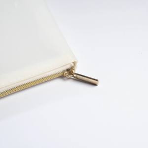 Elegante bolsa de maquillaje transparente de PVC TPU con cierre de cremallera Ideal para viajes y almacenamiento - Product Image 4