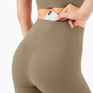 Ensemble de sport 2 pièces pour femme avec soutien-gorge de sport dos croisé et leggings taille haute, personnalisable avec logo – Idéal pour le yoga et l'entraînement - Product Image 6