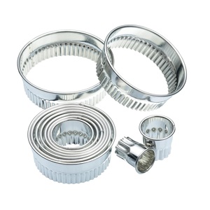 Coupe-biscuits de Noël en métal Design classique Outils à biscuits en métal faits à la main Personnaliser la forme Vente en gros à très faible coût - Product Image 1