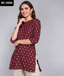 Vêtements fantaisie indiens Tredy à porter Collections Kurtis courtes en coton rayonne avec impression numérique Top grande taille et meilleure qualité Kurtis - Product Image 3