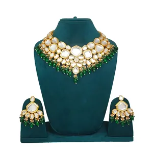 Ensemble de collier de mariée royal vert Kundan traditionnel de luxe avec placage or, cuivre, rubis et perles pour mariage ou cadeau - Product Image 2