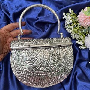 Bolso de mano de diseñador alemán plateado para mujer, bolso de fiesta de moda india con cierre de cubierta para mujeres y niñas - Product Image 6