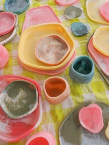 Plats et assiettes en résine marbrée tendance, forme ronde, motif personnalisé, moderne, passe au lave-vaisselle, plat de service pour aliments - Product Image 2