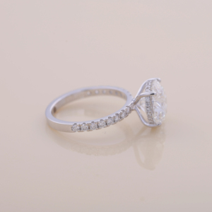 Anillo de Compromiso con Diamante Cultivado en Laboratorio de Corte Redondo de 4.02CT, Anillo de Novia con Banda Pavé de Oro Blanco, Rosa y Amarillo de 14K para Mujer - Product Image 2