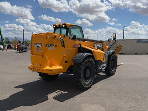 JCB5C92GTP33 2023 Chargeur de chariot élévateur télescopique 510-55TC, capacité de levage de 4,535 kg, hauteur de levage de 16.7 m, moteur diesel de 109 hp - Product Image 4