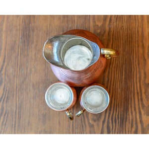 Jarra hecha a mano Nuevo diseño de mesa Superventas Almacenamiento de agua Cobre Metal Mango Jarra de alta calidad - Product Image 2