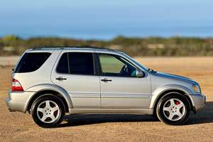 รถยนต์เมอร์เซเดส-เบนซ์ M L55 AMG ปี 2002 ขนาด 5.4 ลิตร V8  ใช้งานมาแล้ว  สภาพดี  ไม่ได้ดัดแปลง  เคยเป็นเจ้าของในแคลิฟอร์เนีย - Product Image 2