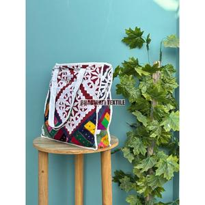 Bolsa de mano acolchada hecha a mano india, tela de algodón, diseño de retazos de trabajo de corte elegante para uso diario, Idea de regalo de compras de comestibles en la playa - Product Image 2