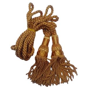 Deux attaches de rideaux de style classique avec pompons, attaches de rideaux en corde à pompons dorés couleur moutarde, cordons de cor de cornemuse en soie rouge - Product Image 6