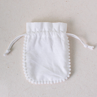 Pochette à cordon blanc personnalisée avec logo promotionnel, emballage rond pour bijoux, sac cadeau avec bordure en pompon