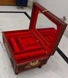 Brazalete de madera Sheesham tallado a mano Premium y caja de maquillaje con trabajo de incrustaciones de latón (15x10) - Product Image 2