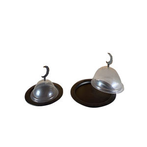 ถาดเสิร์ฟเค้กผลไม้ขายดี ผลิตจากโลหะเคลือบสีดำ พร้อมโดมแก้ว สำหรับงานแต่งงานและงานเฉลิมฉลอง - Product Image 1