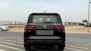 Toyota Land Cruiser VXR à transmission automatique, V8 cylindres, très demandé - Product Image 6