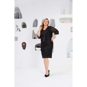 Vestido de Noche Negro con Lentejuelas Talla Grande RMG para Ocasiones Formales, Elegante Vestido de Fiesta Forrado para Mujer - Product Image 2