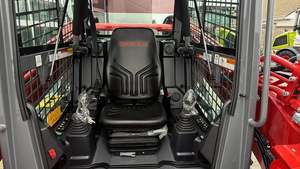 Nouvelle chargeuse compacte sur chenilles Takeuchi TL12V2 avec moteur Kubota, hydraulique Eaton, puissance diesel, haute efficacité - Product Image 5