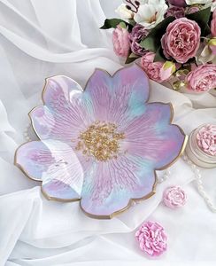 Bol en résine fabriqué à la main avec des motifs abstraits et lisses conçus pour les intérieurs de maison modernes et élégants - Product Image 1