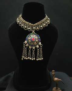 Conjunto de collar con colgante de cadena con cuentas elegante tradicional para mujeres y niñas para bodas y fiestas - Product Image 3