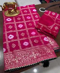 Saree indio de terciopelo con blusa de tejido para fiesta - Product Image 5