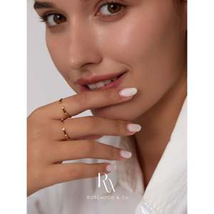 Anello a fascia aperta impermeabile con pavé nero anti-ossidazione, impilabile, semplice, idea regalo per lei - Product Image 4