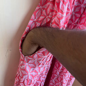 Robe en coton à manches courtes imprimé bloc main rose | Maxi bohème | robe en coton à fleurs - Product Image 2