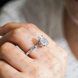 3.00 tcw ลูกแพร์ & Baguette ตัด Moissanite ซ่อน925สเตอริงเงินแหวนหมั้นสำหรับผู้หญิง - Product Image 3