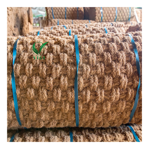 Rollo de fibra de coco hecho en Vietnam para proyectos de ingeniería civil, estabilización de riberas y refuerzo de suelos costeros - Product Image 1