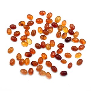 พลอยคาร์เนเลียนธรรมชาติ สีส้ม รูปไข่ แบบคาโบชอง  รับรองโดย IGI  มีสีสันเปลี่ยนแปลง/เปล่งประกาย สำหรับทำเครื่องประดับแฮนด์เมด ขนาด 5-15 มม. - Product Image 2