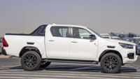 Voiture d'occasion TOYOTA HILUX DC GR SPORT 4.0P 4X4 MY 2023 BLANCHE, propre et abordable, bien entretenue, prête à être expédiée dans le monde entier