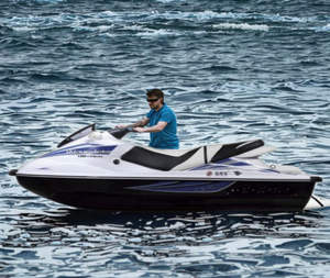 Yate de Lujo/Deportivo de 1300CC, Casco de Aluminio y Acero, Gran Cilindrada, Embarcación de Entretenimiento para Diversión en la Costa con Esquí Acuático - Product Image 3