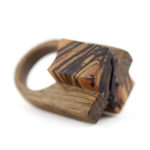 Bagues en bois faites à la main de style vintage SAMI HANDICRAFTS SH-WFR-1994, polies à la main, nouveau design américain, certifiées IGI - Product Image 1