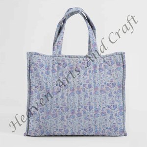 Sac fourre-tout matelassé en coton carré indien imprimé floral avec bloc à main grand sac d'accessoires de mode personnalisé et décontracté à la mode - Product Image 4