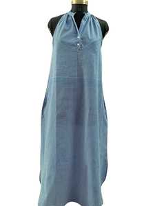 Trang phục trông giống như một mảnh giản dị thoải mái với một mẫu thiết kế kiểm tra màu xanh và trắng dễ thương mang lại cho nó sự rung cảm mát mẻ cổ điển - Product Image 3