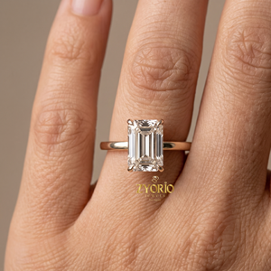 Bague de fiançailles en or 18 carats avec moissanite taille émeraude, bague solitaire de luxe pour femme - Product Image 6