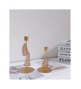 Bougeoir en métal d'inspiration vintage avec un look vieilli et un style artisanal fait pour les chambres ou les intérieurs shabby chic - Product Image 1