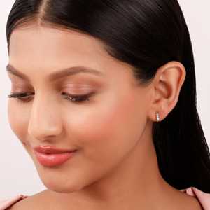 ต่างหูเพชรสีทองที่มีการออกแบบคลื่นนุ่ม - Product Image 6