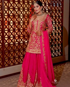 Party Wear Look Designer Top - Bottom y Dupatta con trabajo de bordado pesado - Product Image 1
