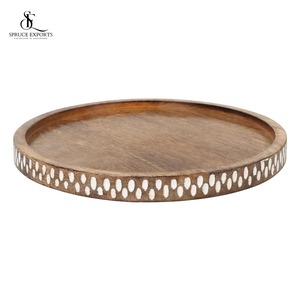 Plateau en bois rond sculpté à la main de haute qualité pour les aliments et les boissons disponibles Meilleurs prix Parfait pour le service et la décoration intérieure - Product Image 5