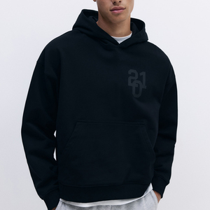Sweat-shirt noir en molleton 100 % coton, offrant une sensation douce et chaude, coupe décontractée et motif discret. - Product Image 2